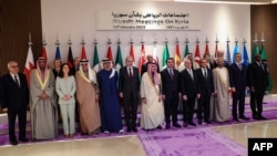 沙特阿拉伯外交大臣费萨尔·本·法尔汗(Faisal bin Farhan)星期天(1月12日)在利雅得会晤出席有关叙利亚问题会议的多国外长。