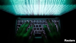 资料照:网络黑客示意图