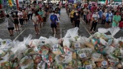 ကိုဗစ်ကာလ ဝင်ငွေမဲ့ နွမ်းပါးသူတွေကို ဘန်ကောက်စေတနာရှင်တို့ ကူညီ ကိုဗစ်ကာလ ဝင်ငွေမဲ့ နွမ်းပါးသူတွေကို ဘန်ကောက်စေတနာရှင်တို့ ကူညီ