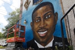 资料照片:佐治亚州布朗斯维克的一处纪念阿贝里的壁画。(2020年5月17日))