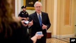 Lãnh tụ Khối đa số ở Thượng viện Mitch McConnell nói với các phóng viên sau khi phe Dân chủ chặn gói trợ giúp kinh tế vào ngày 23/3.
