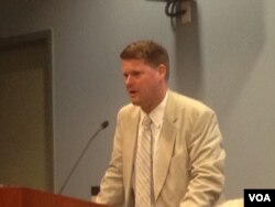 前美国国务院亚太副助卿薛瑞福(Randy Schriver)(美国之音 钟辰芳拍摄)