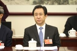 资料照:中国恒大集团董事长许家印2018年3月4日在北京出席中国人民政治协商会议的小组讨论会。