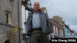 身在英国的资深传媒人,前香港电台节目主持人韦安仕 (美国之音/郑乐捷)