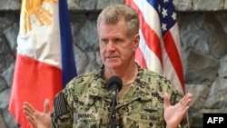 资料照片:美国印太司令部司令、海军上将帕帕罗在访问菲律宾期间讲话。(2024年8月29日)