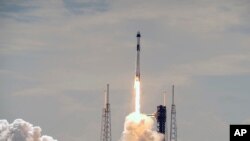 资料照片:SpaceX公司猎鹰9号火箭在佛罗里达州卡纳维纳尔角发射升空。(2024年9月28日)