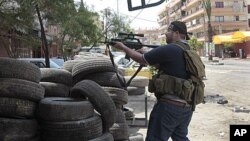 5月13日,逊尼派枪手在黎巴嫩城市的黎波里向阿拉维派居住区开枪