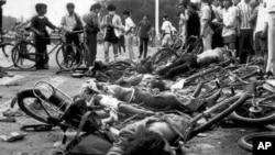 资料照:1989年六月3日和4日,中共政权出动野战军和军警在北京射杀举行和平抗议要民主反腐败的学生和市民。