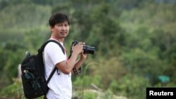 ရိုက်တာ သတင်းထောက် ဝလုံး။