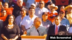 农工争取公平加班费的集会,左前黑衣女士为冈萨雷斯议员(冈萨雷斯推特截图)