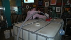 Дезінфікуючі засоби замість віскі: завод у передмісті Вашингтона змінив профіль через коронавірус. Відео Дезінфікуючі засоби замість віскі: завод у передмісті Вашингтона змінив профіль через коронавірус. Відео