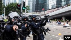 2019年6月12日,香港警方在与抗议者的暴力冲突中发射非致命的布袋弹、橡胶子弹。
