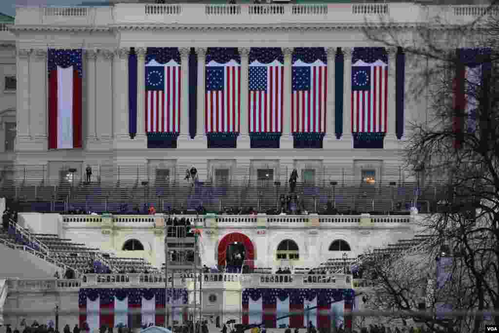 View of U.S. Capitol hours before Donald Trump is inaugurated as the 45th American president in Washington, D.C., Jan. 20, 2017. (Photo: B. Allen / VOA)