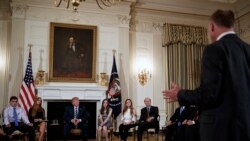 သေနတ်ထိန်းချုပ်ဖို့ ဖလော်ရီဒါ အထက်တန်းကျောင်းသားတွေ ဆန္ဒပြ သေနတ်ထိန်းချုပ်ဖို့ ဖလော်ရီဒါ အထက်တန်းကျောင်းသားတွေ ဆန္ဒပြ