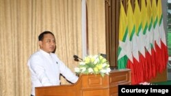 စီးပွားရေးနဲ့ကူးသန်းရောင်းဝယ်ရေးဝန်ကြီးဌာန၊ ကုန်သွယ်ရေးဦးစီးဌာနက ညွှန်ကြားရေးမှူး ချုပ် ဦးရန်နိုင်ထွန်း(ဓါတ်ပုံ- ပြည်တွင်း ပြည်ပ စီးပွားကူးသန်း facebook)