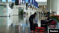 香港国际机场的乘客 (2020年10月20日)