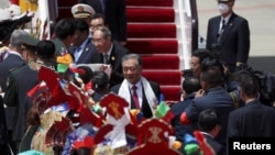 中共中央政治局常委、全国政协主席汪洋抵达西藏参加“西藏和平解放70周年”庆祝活动。(2021年8月18日)