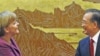 中国总理温家宝(右)2月2日在北京会见来访的德国总理默克尔