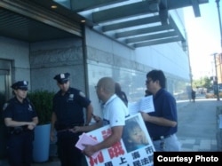 在美国上访维权的访民们(网络图片)