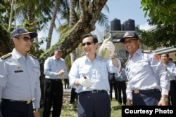 2016年1月28日,台湾总统马英九亲摘太平岛蔬果(台湾总统府图片)