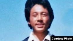 西藏导游贡却津巴因为西方媒体提供新闻资讯被判处21年徒刑,在服刑近8年时,他因在狱中受虐于2021年2月6日死亡。