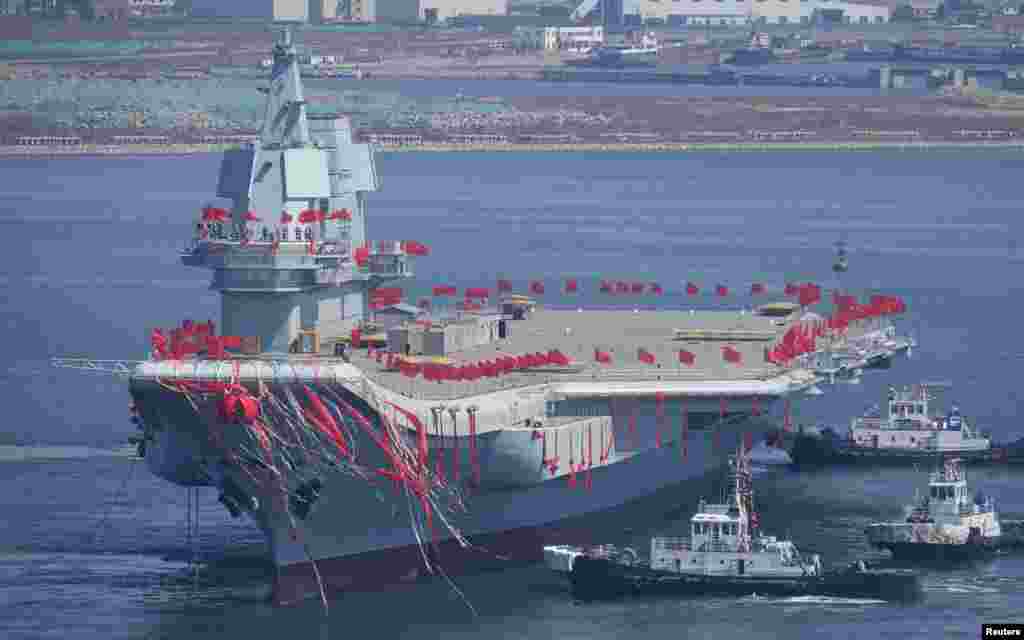 2017年4月26日,中国辽宁省大连市举行中国第一艘国产航空母舰的下水典礼。2018年2月28日,中国船舶重工集团公司官网发表的的中船重工发展战略纲要称,中国正在“加快实现核动力航母” 等相关技术的攻关突破,“为海军2025年实现走向深蓝远海的战略转型提供高质量武器装备”。但是第二天这篇发展纲要在中船重工的官网上已经无法找到。中船重工是中国最大的海军舰船制造公司,是中国船舶行业唯一一家跻身世界500强的企业。与常规动力航母相比,核动力航母有更强的机动性、以及可以远离国土作战等优势。目前只有美国全面掌握核动力航母技术。中国计划建造核动力航母意味中国海军将在未来七八年里彻底走向深蓝,可能成为世界上可以跟美国抗衡的第二大海军力量。  