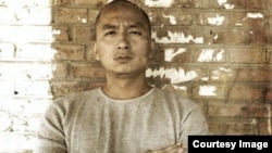 中国诗人王藏(资料图片)