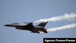 资料照片:巴基斯坦空军F-16战斗机在首都伊斯兰堡参加阅兵式(2017年3月23日)