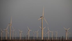 资料照片:位于中国甘肃玉门的一家风能发电站。(2020年9月29日)