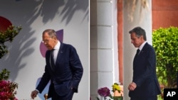 美国国务卿布林肯与俄罗斯外长拉夫罗夫参加印度20国集团外长会议。(2023年3月2日)