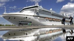 资料照:停泊在圣彼得堡港的至尊公主号游轮