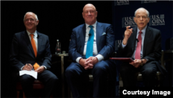 李侃如(右),克林顿总统的国家安全事务特别助理;美国关系全国委员会会长欧伦斯(左);包道格,原美国在台协会台北办事处处长