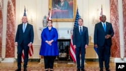 从左至右:澳大利亚国防部长达顿、澳大利亚外交部长佩恩、美国国务卿布林肯和美国国防部长奥斯汀在华盛顿美国国务院总部合影。(2021年9月16日)