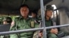 ရခိုင်ပြည်နယ်မှာ လုံခြုံရေးယူထားတဲ့ မြန်မာ စစ်တပ် တပ်ဖွဲ့ဝင်များ။ (အောက်တိုဘာ ၃၊ ၂၀၁၃)