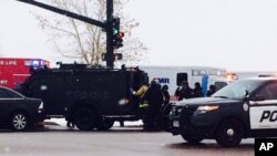 美国中部科罗拉多州的一家公共医疗设施枪袭现场