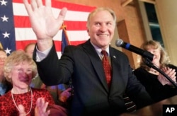 提出《台湾旅行法》法案的众议员夏伯特