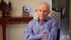 李敦白说,他虽然没有参与暴力,但实际上是支持了暴力。 李敦白说,他虽然没有参与暴力,但实际上是支持了暴力。