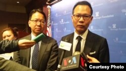 香港立法会议员莫乃光(左) 与郭荣铿(右) (图片来源:苹果日报)