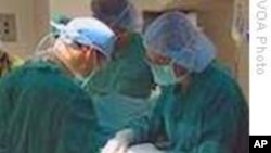 新研究:美国医生心理压力大职业倦怠率高