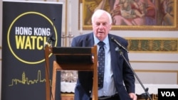 资料照片:2022年9月9日,在英国伦敦200多名移英港人出席香港最后一任总督彭定康(Chris Patten)的生日庆祝会,彭定康在会上发言。(美国之音郑乐捷)