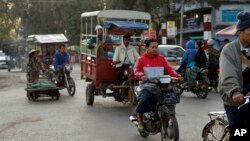 မြစ်ကြီးနား ကားလမ်းတခု