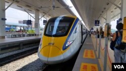 马来西亚铁路部门的火车车厢大多已是中国制造。(美国之音朱诺拍摄,2016年3月15日)