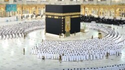 မက္ကာဘုရားဖူးတွေ လူချင်းခပ်ခွာခွာနေရမယ့် စည်းကမ်း ဖြေလျှော့လိုက်ပြီ မက္ကာဘုရားဖူးတွေ လူချင်းခပ်ခွာခွာနေရမယ့် စည်းကမ်း ဖြေလျှော့လိုက်ပြီ