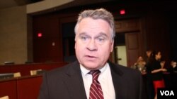 国会众议员史密斯主持六四听证会。(美国之音杨晨拍摄)