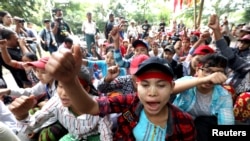 မှတ်တမ်းဓာတ်ပုံ - ၂၀၁၈ ခုနှစ်က ရန်ကုန်မြို့က အလုပ်သမား ဆန္ဒပြပွဲ တခု။ ဓာတ်ပုံ - Reuters