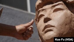 民主女神像的脸庞(美国之音国符拍摄)