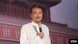 台湾前民进党主席施明德在台北举行的六四26周年纪念晚会上讲话(2015年6月4日 美国之音记者赵婉成拍摄)