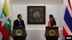 ထိုင်းနိုင်ငံခြားရေးဝန်ကြီး ဒွန်ပရာမွတ်ဝီနိုင် နှင့် မြန်မာနိုင်ငံခြားရေးဝန်ကြီး ဒေါ်အောင်ဆန်းစုကြည်