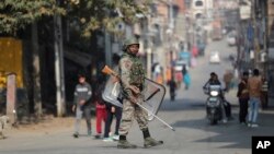 အိန္ဒိယလုံခြုံရေးရဲကို ကက်ရှမီးယား ဒေသတွင်တွေ့ရစဉ်