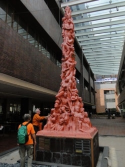 “国殇之柱” 竖立港大校园逾20年。(照片提供:高志活)